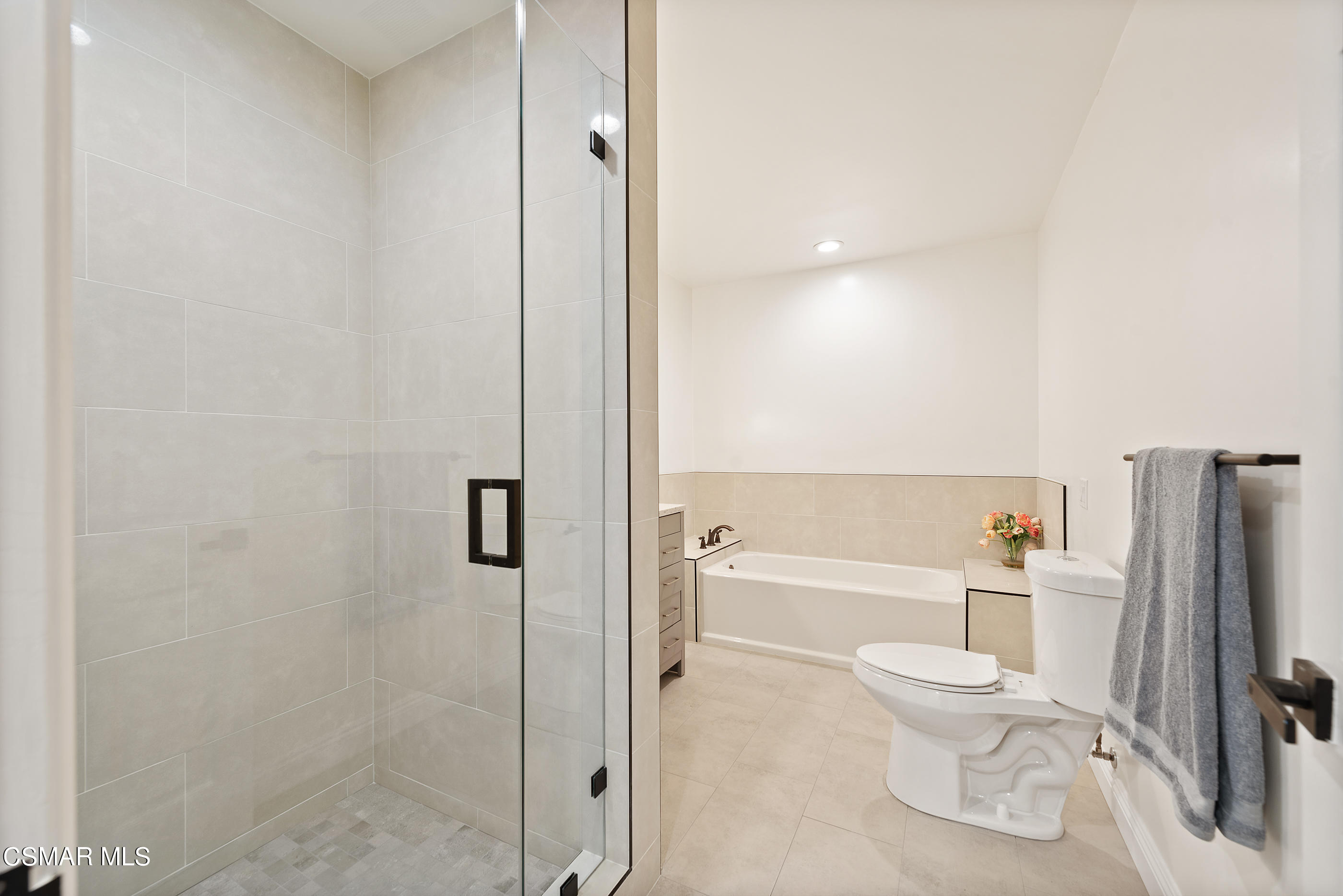 2959 Happy Lane Simi Valley, CA 93065 - Photo 44 of 92 2959 Happy Ln Simi Valley-46