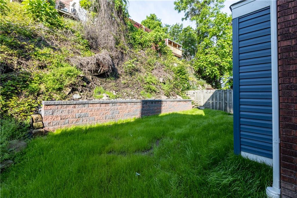 748 Anaheim Street Pittsburgh, PA 15219 - Photo 28 of 29 a view of a backyard with a garden