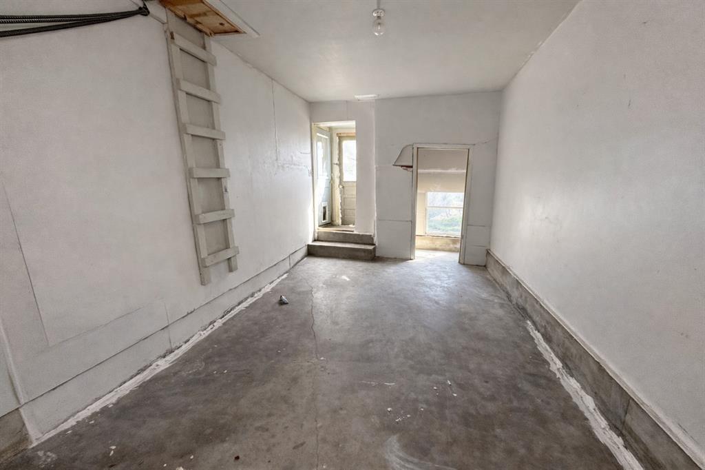 809 Crescent Street Denton, TX 76201 - Photo 20 of 24 a view of a room with a window