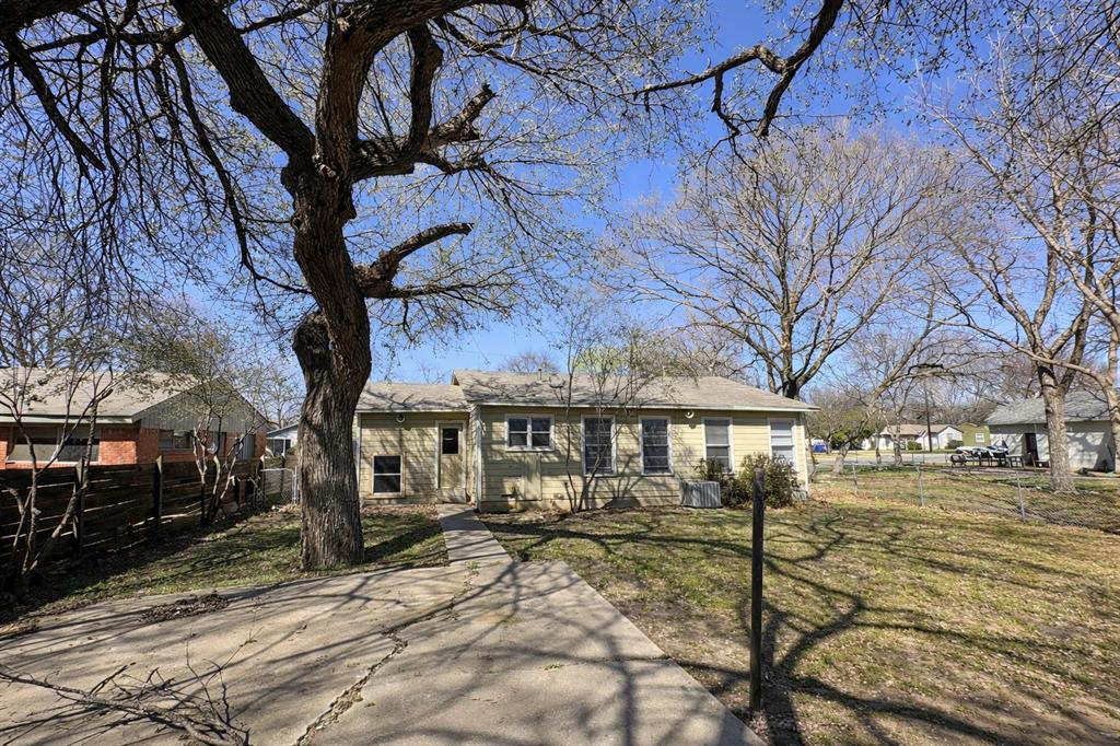 809 Crescent Street Denton, TX 76201 - Photo 22 of 24 a view of a yard with trees