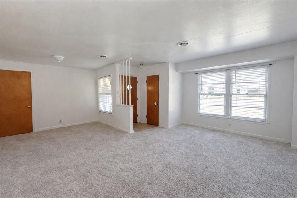 809 Crescent Street Denton, TX 76201 - Photo 3 of 24 an empty room with windows