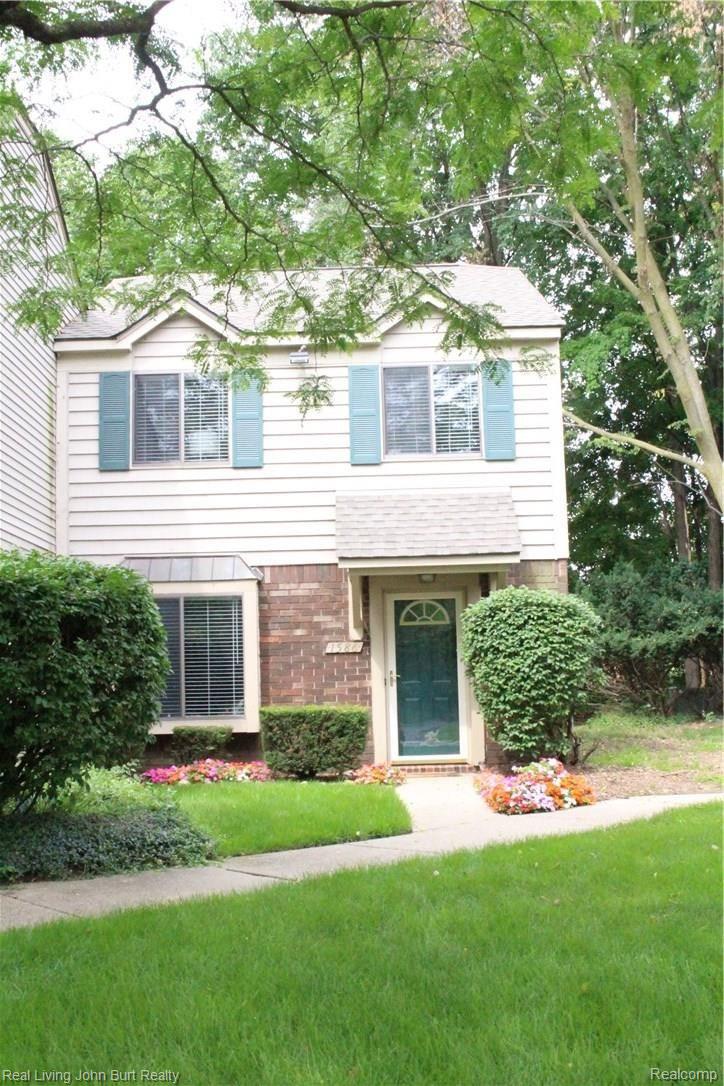 1586 Streamwood Court Rochester, MI 48307 - Photo 1 of 18 IMG_5770.JPG
