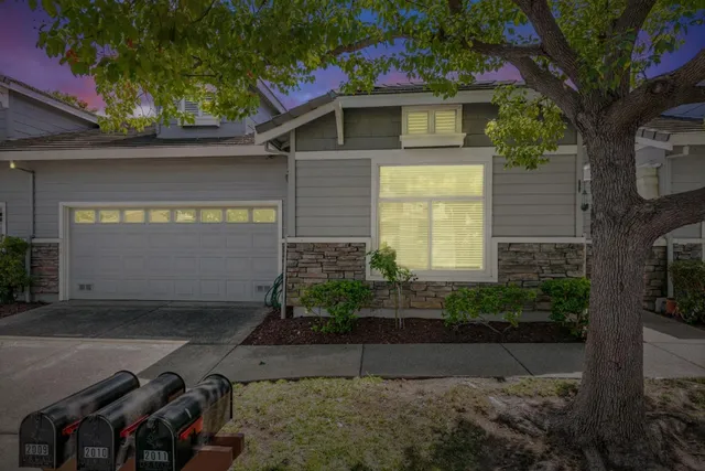 $980,000 | 2010 Carignan Way, San Jose, CA 95135