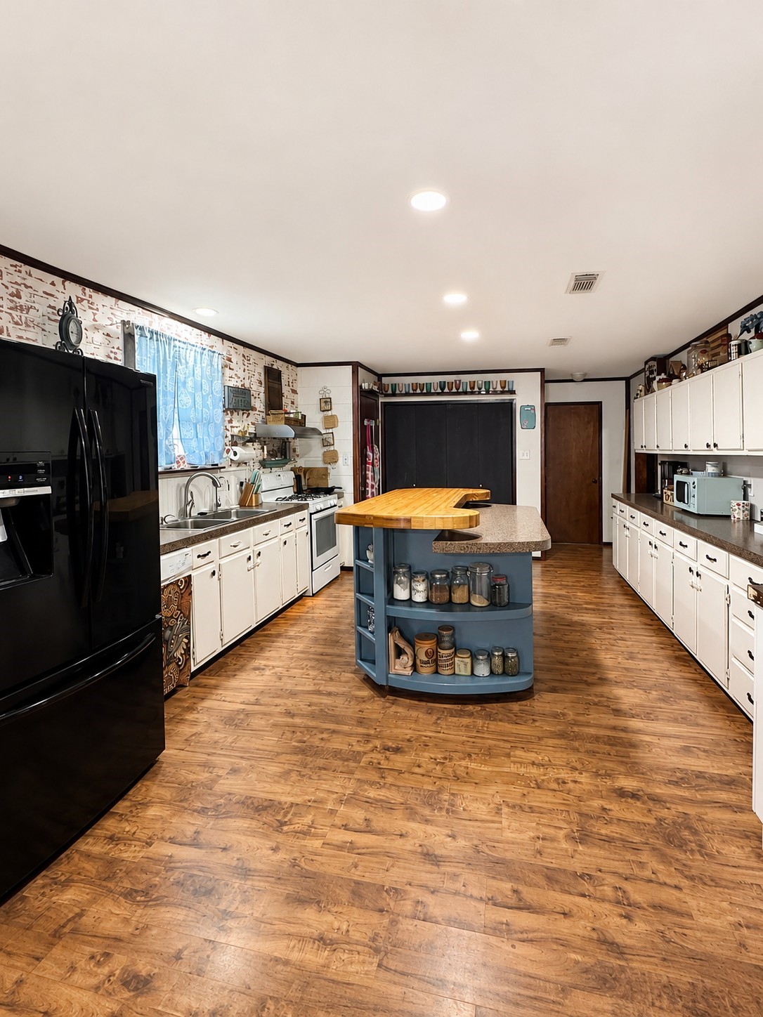 297 Mable Street Conroe, TX 77301 - Photo 3 of 9 Large kitchen, perfect for entertaining.