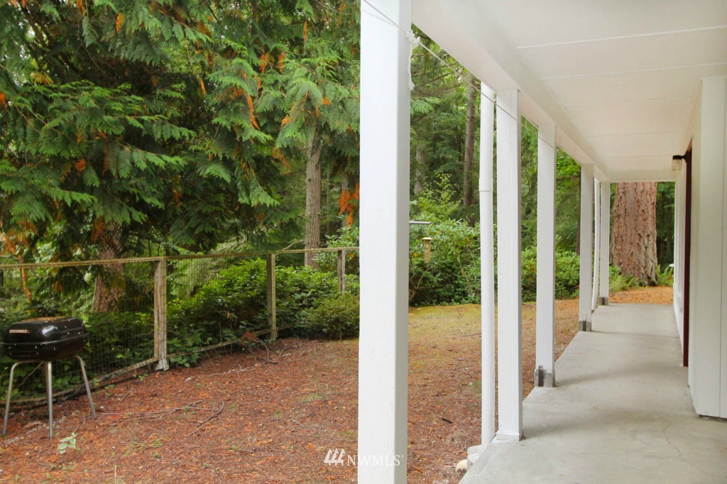 13809 Southwest 240th Street Vashon, WA 98070 - Photo 13 of 22 Gallery Image 13