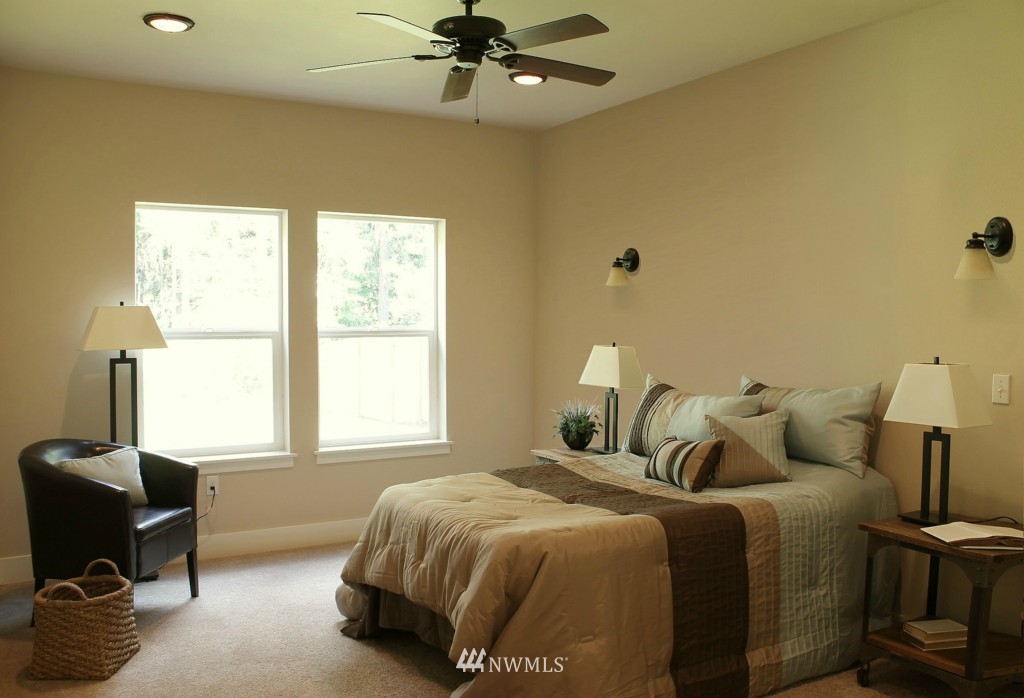 4277 Harris Road Southeast Port Orchard, WA 98366 - Photo 5 of 12 Gallery Image 5