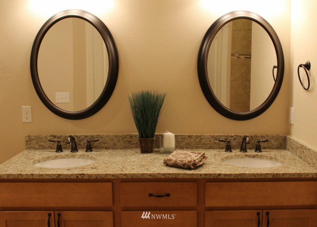 4277 Harris Road Southeast Port Orchard, WA 98366 - Photo 6 of 12 Gallery Image 6