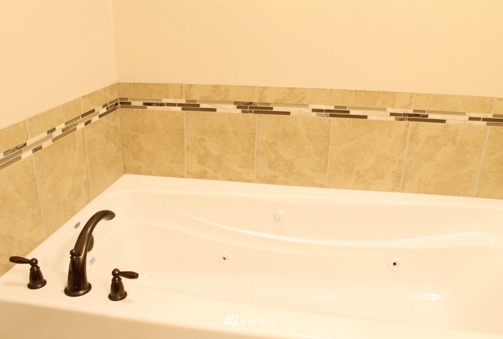 4277 Harris Road Southeast Port Orchard, WA 98366 - Photo 7 of 12 Gallery Image 7