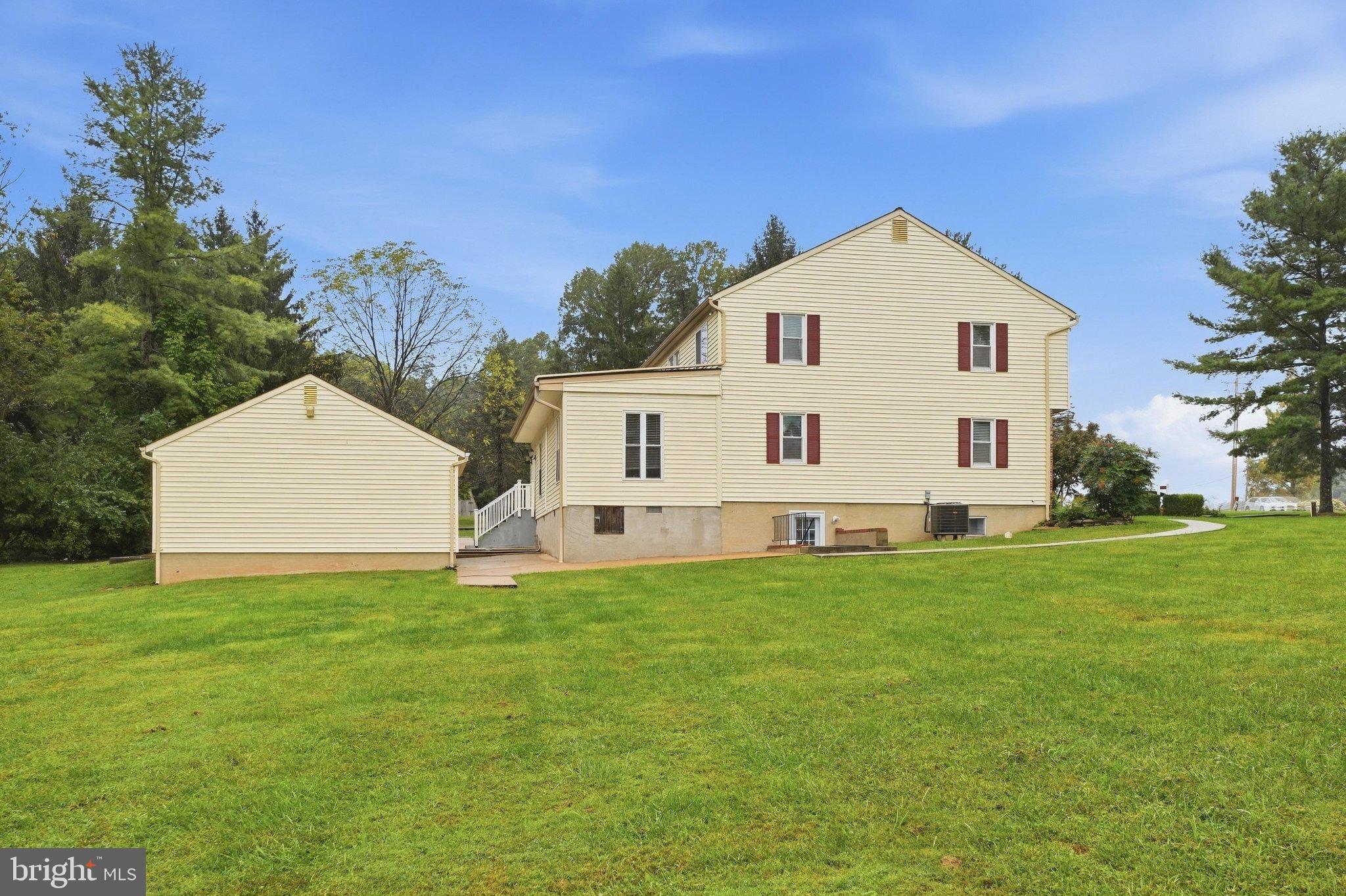 1052 Ridge Road Mount Airy, MD 21771 - Photo 57 of 62 Exterior Back
