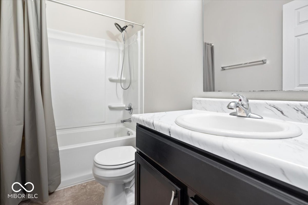 8138 Cagles Mill Trace Avon, IN 46123 - Photo 6 of 26