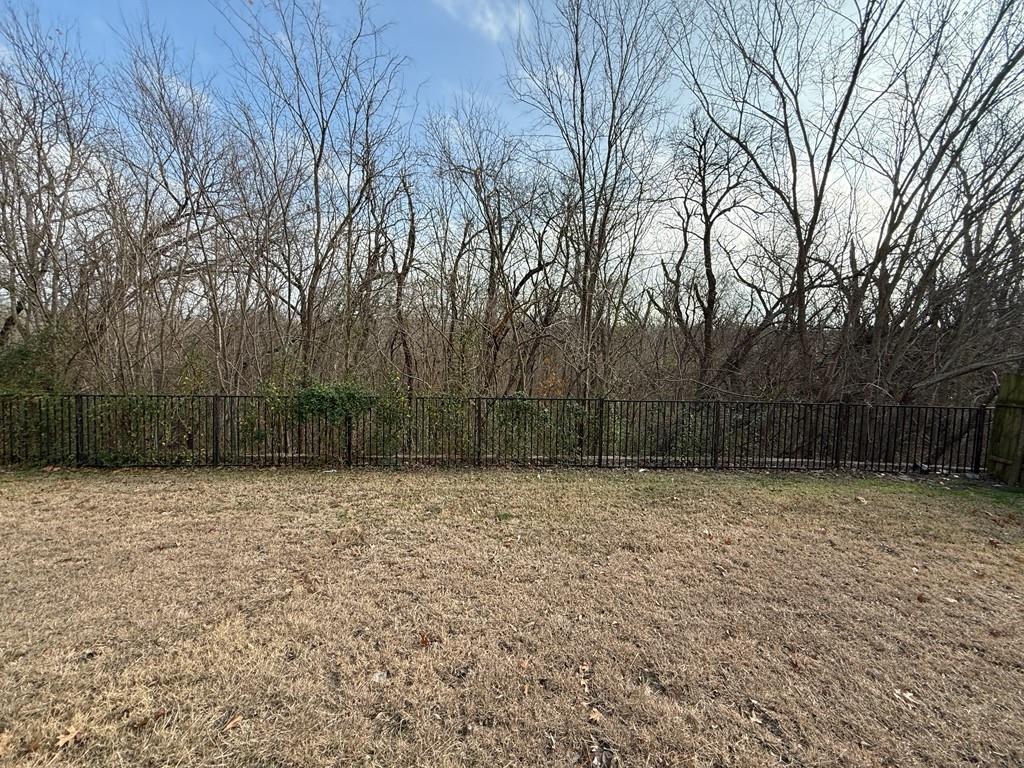 2224 Hummingbird Way Mesquite, TX 75181 - Photo 27 of 28 a view of a backyard