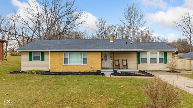 $299,900 | 8358 West Sycamore Road, Fairland, IN 46126
