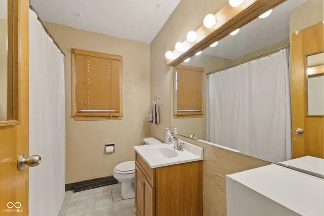 $299,900 | 8358 West Sycamore Road, Fairland, IN 46126