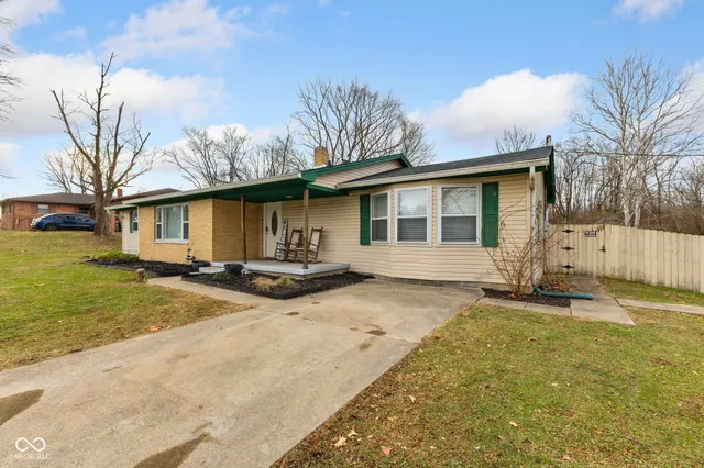 $299,900 | 8358 West Sycamore Road, Fairland, IN 46126