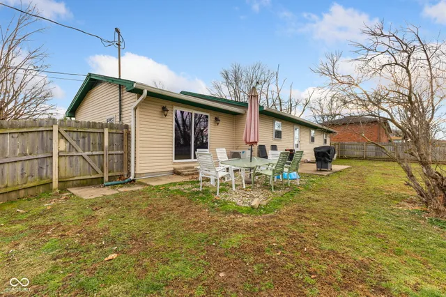 $299,900 | 8358 West Sycamore Road, Fairland, IN 46126