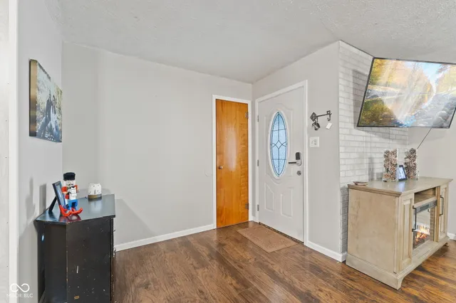 $299,900 | 8358 West Sycamore Road, Fairland, IN 46126