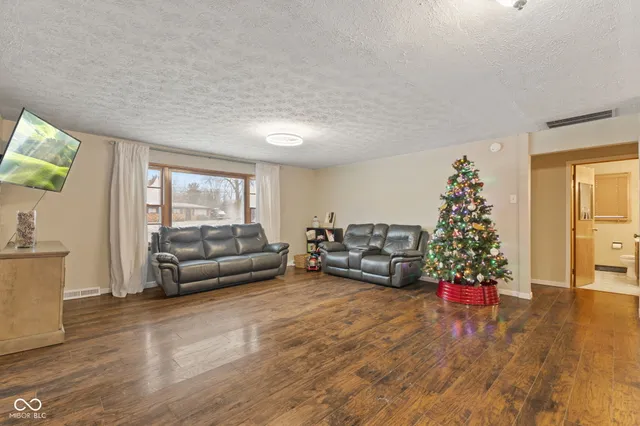 $299,900 | 8358 West Sycamore Road, Fairland, IN 46126