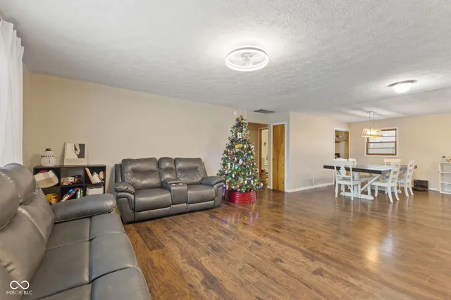 $299,900 | 8358 West Sycamore Road, Fairland, IN 46126