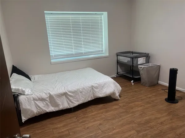 $315,000 | 402 Lyndale Drive, Highlands, TX 77562