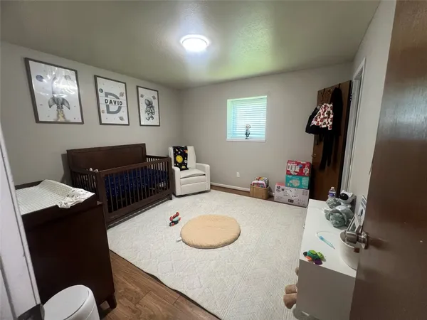 $315,000 | 402 Lyndale Drive, Highlands, TX 77562
