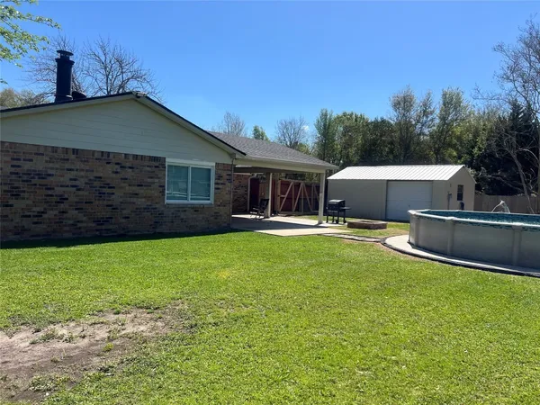 $315,000 | 402 Lyndale Drive, Highlands, TX 77562