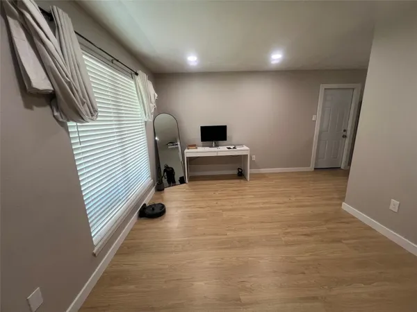 $315,000 | 402 Lyndale Drive, Highlands, TX 77562