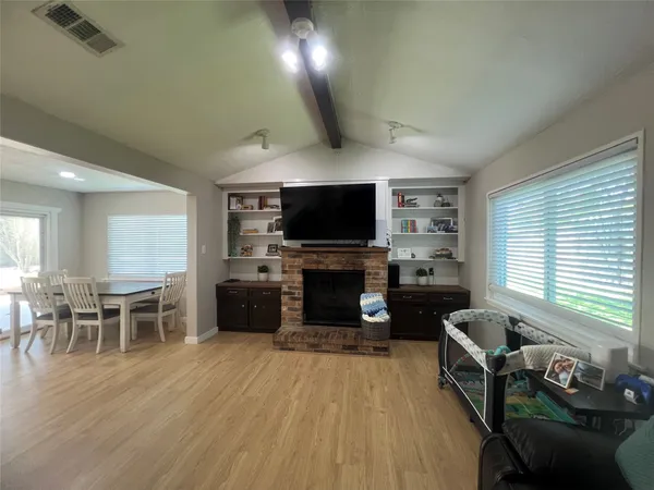 $315,000 | 402 Lyndale Drive, Highlands, TX 77562