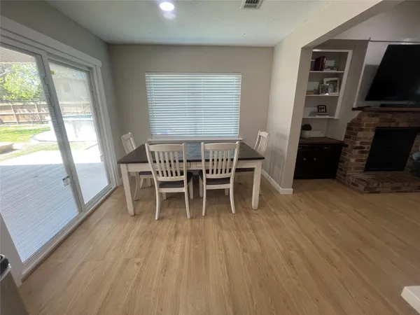 $315,000 | 402 Lyndale Drive, Highlands, TX 77562