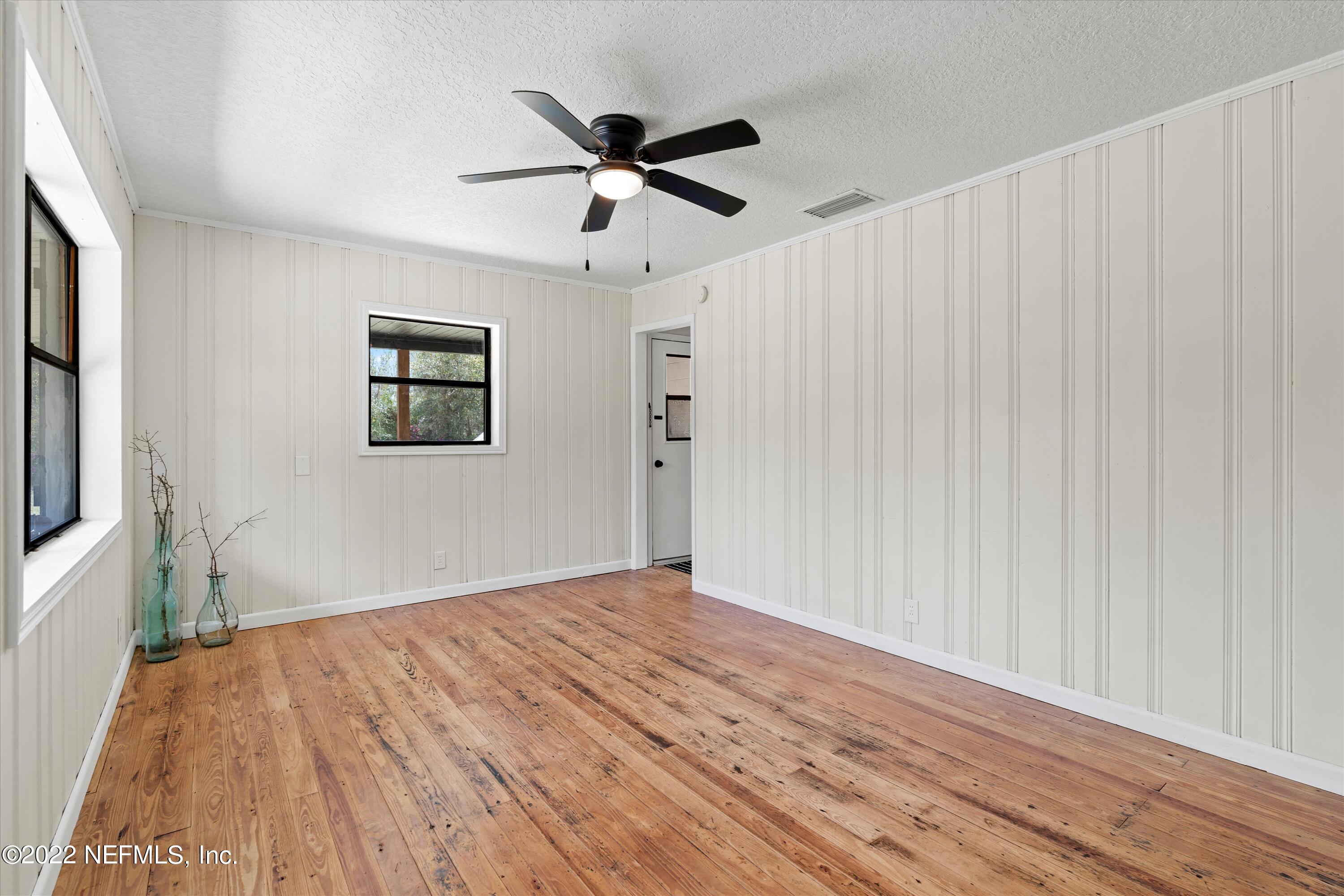 646 West River Road Palatka, FL 32177 - Photo 3 of 20 10-Living Room