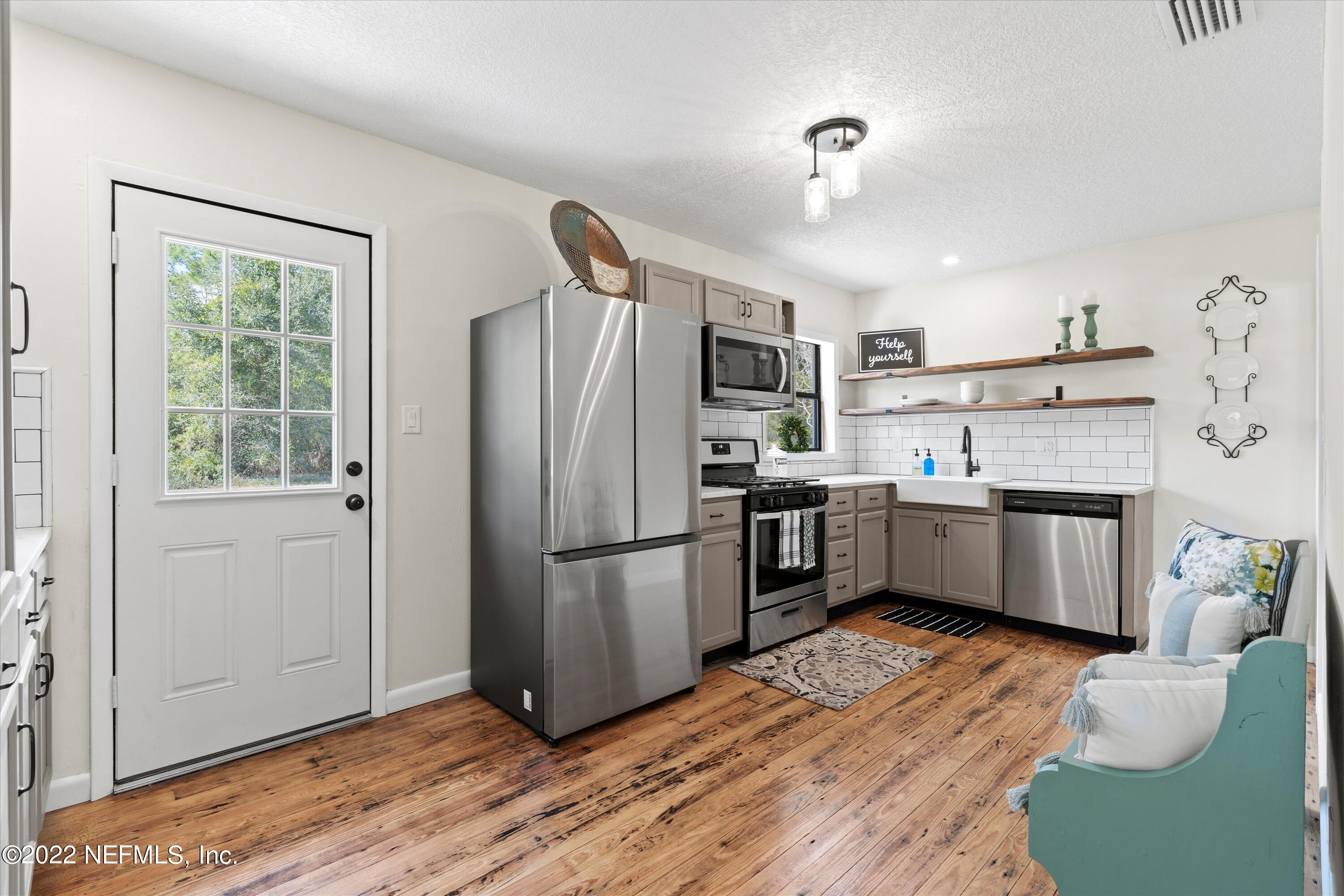 646 West River Road Palatka, FL 32177 - Photo 7 of 20 14-Kitchen