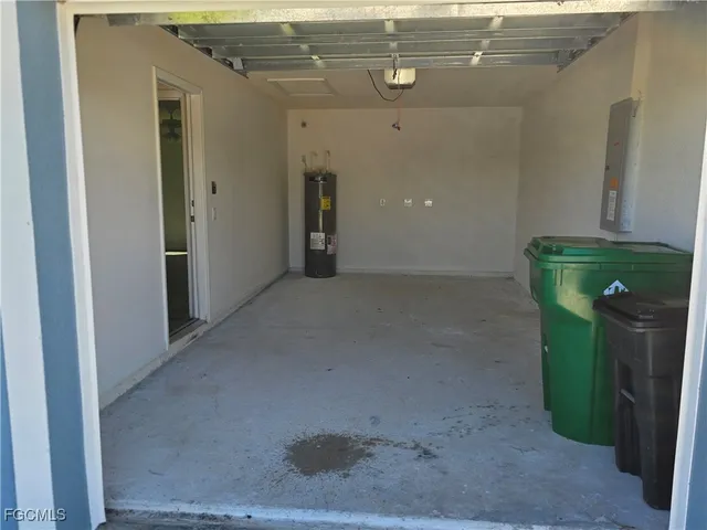 $1,900 | 131 Carousel Avenue, LaBelle, FL 33935