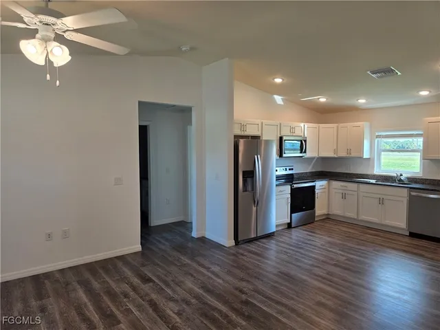 $1,900 | 131 Carousel Avenue, LaBelle, FL 33935