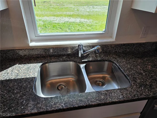 $1,900 | 131 Carousel Avenue, LaBelle, FL 33935