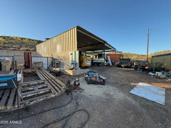 a view of the back yard of the house