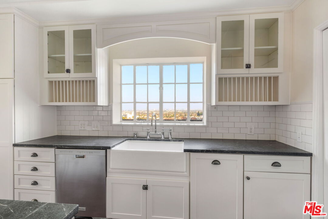 3617 Homeway Drive View Park, CA 90008 - Photo 12 of 58