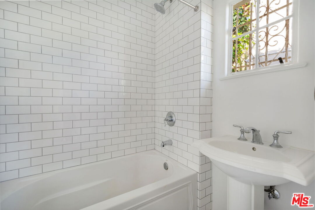 3617 Homeway Drive View Park, CA 90008 - Photo 28 of 58