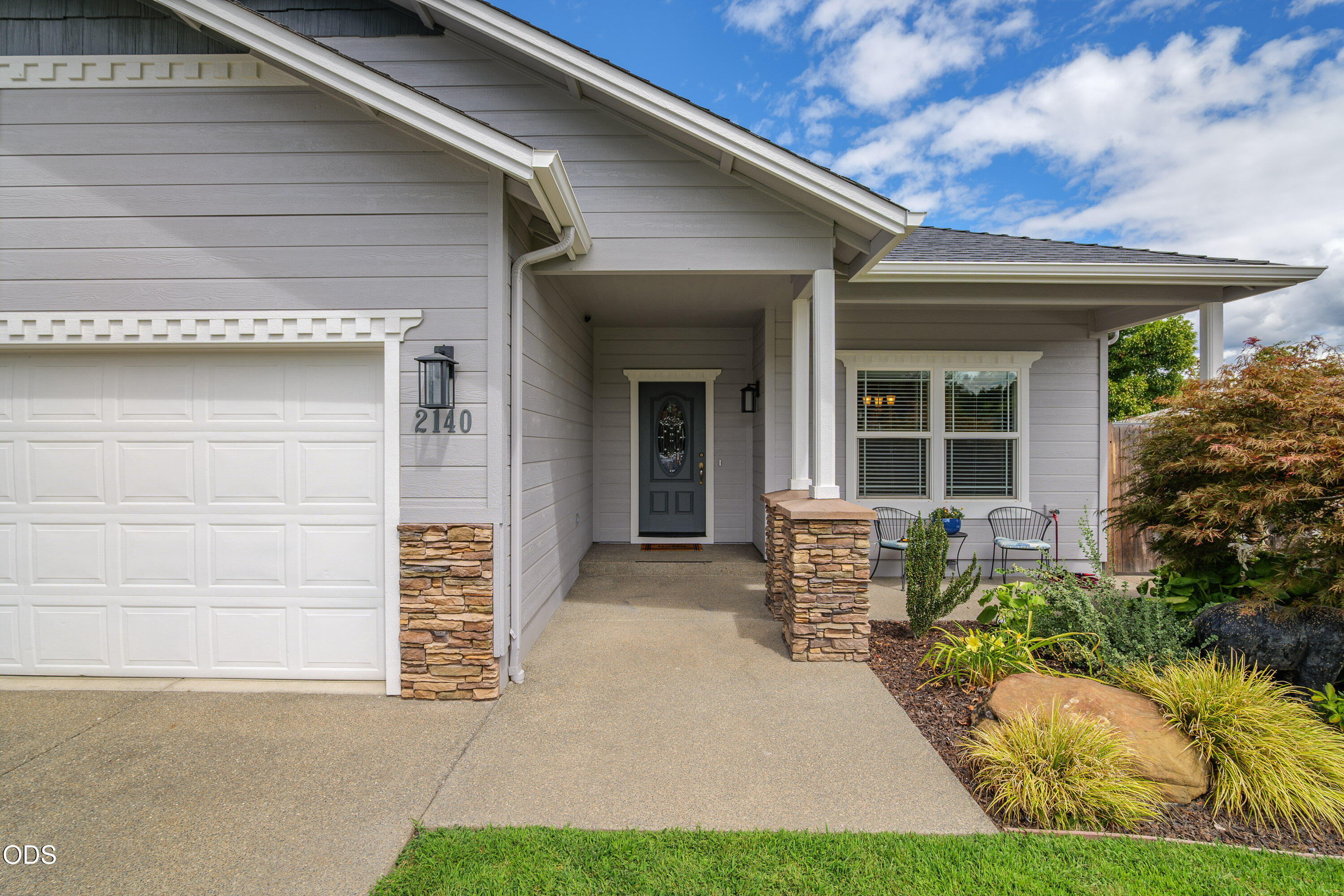 2140 Southwest Nick Way Grants Pass, OR 97527 - Photo 2 of 39