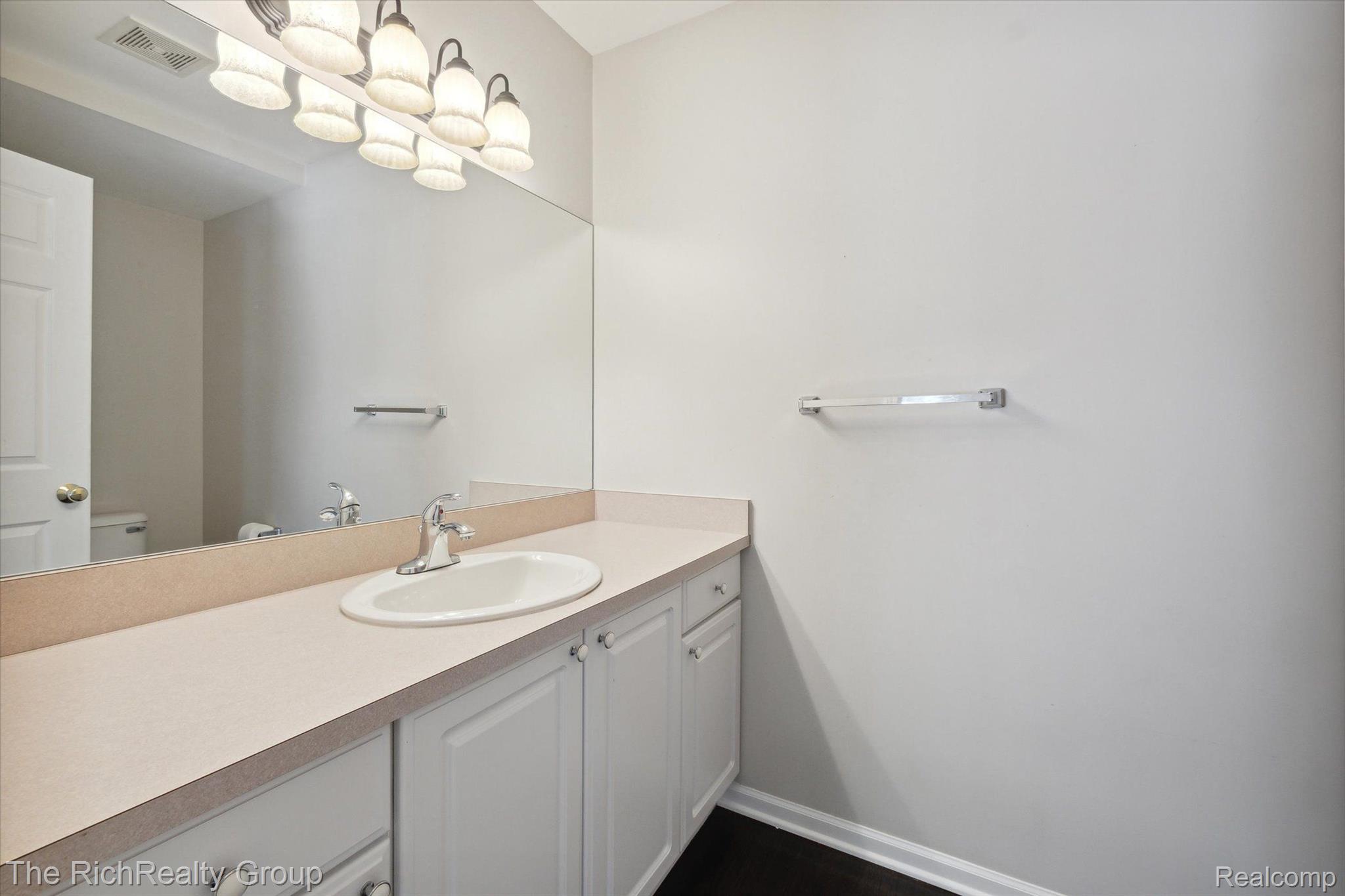 2578 Brilliance Rochester, MI 48309 - Photo 20 of 54 Gallery Image 20
