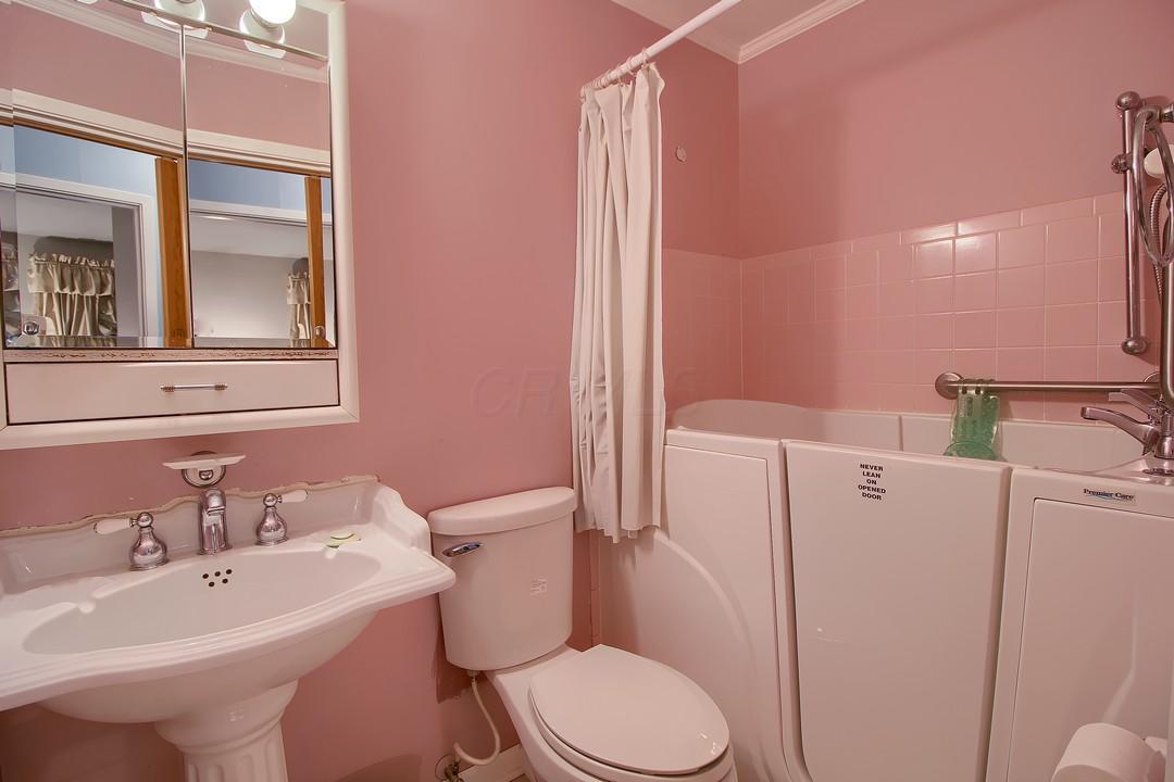 2739 Roxbury Road Columbus, OH 43219 - Photo 8 of 34 Gallery Image 8
