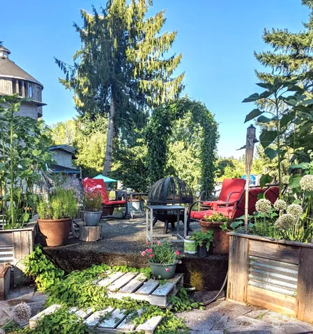 a view of a chairs and table in a backyard