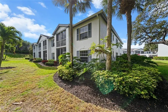 $725,000 | 871 Tanbark Drive, Unit 101, Naples, FL 34108