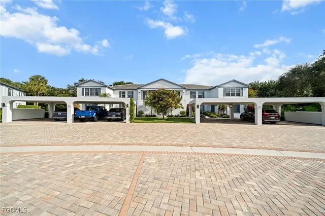 $725,000 | 871 Tanbark Drive, Unit 101, Naples, FL 34108