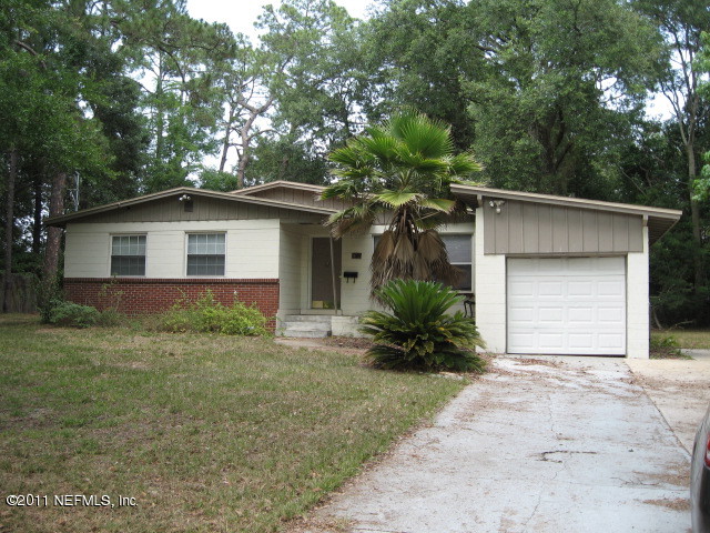 7189 Balboa Road Jacksonville, FL 32217 - Photo 1 of 13 a front view of house with yard and trees