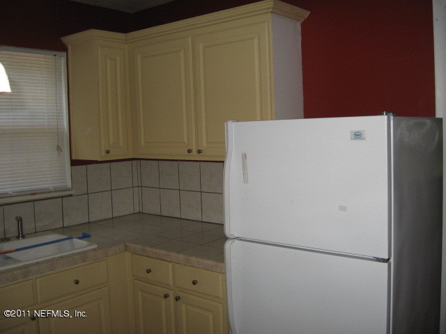 7189 Balboa Road Jacksonville, FL 32217 - Photo 5 of 13