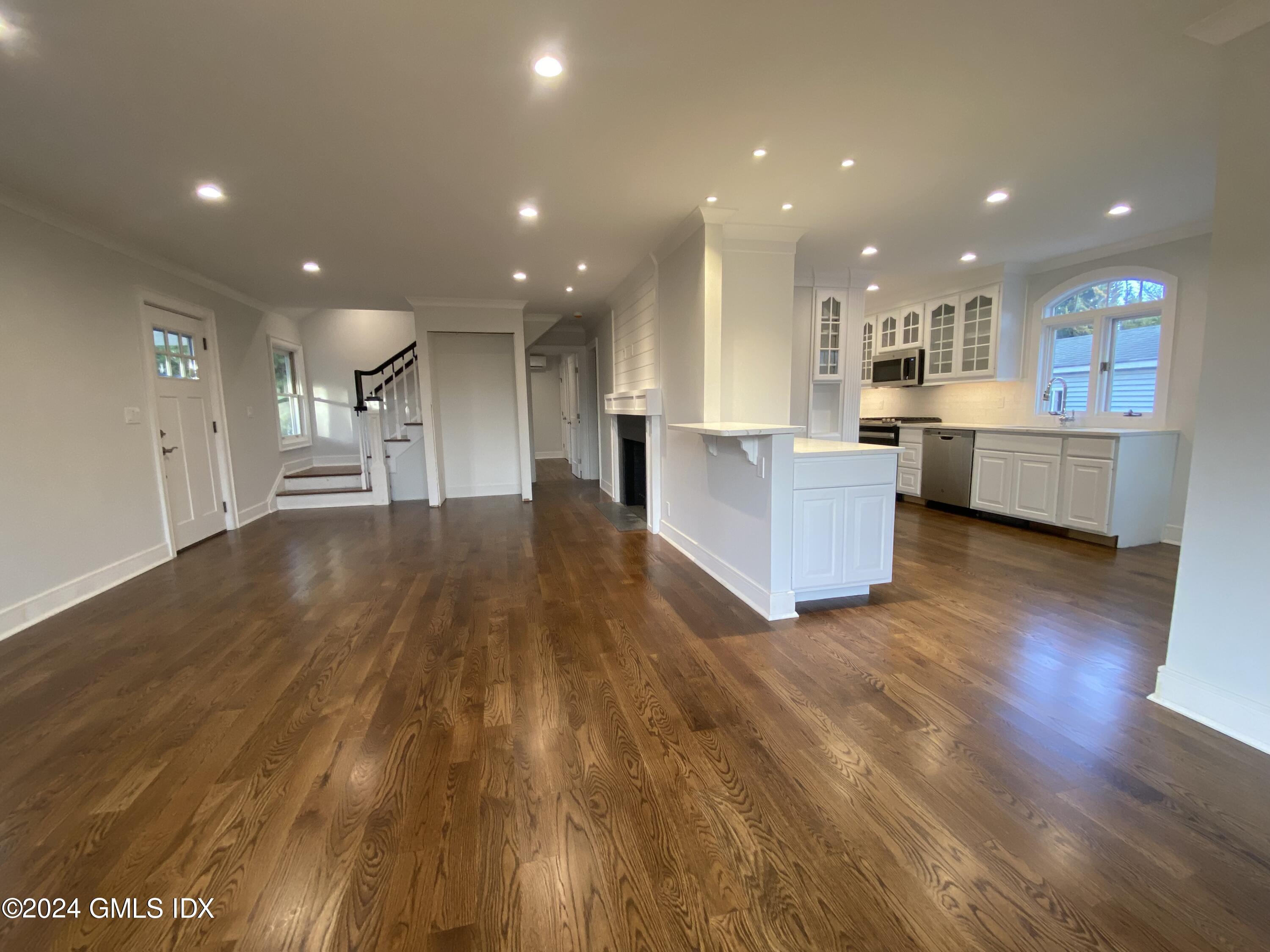 124 Shore Road Old Greenwich, CT 06870 - Photo 1 of 23 IMG_7986