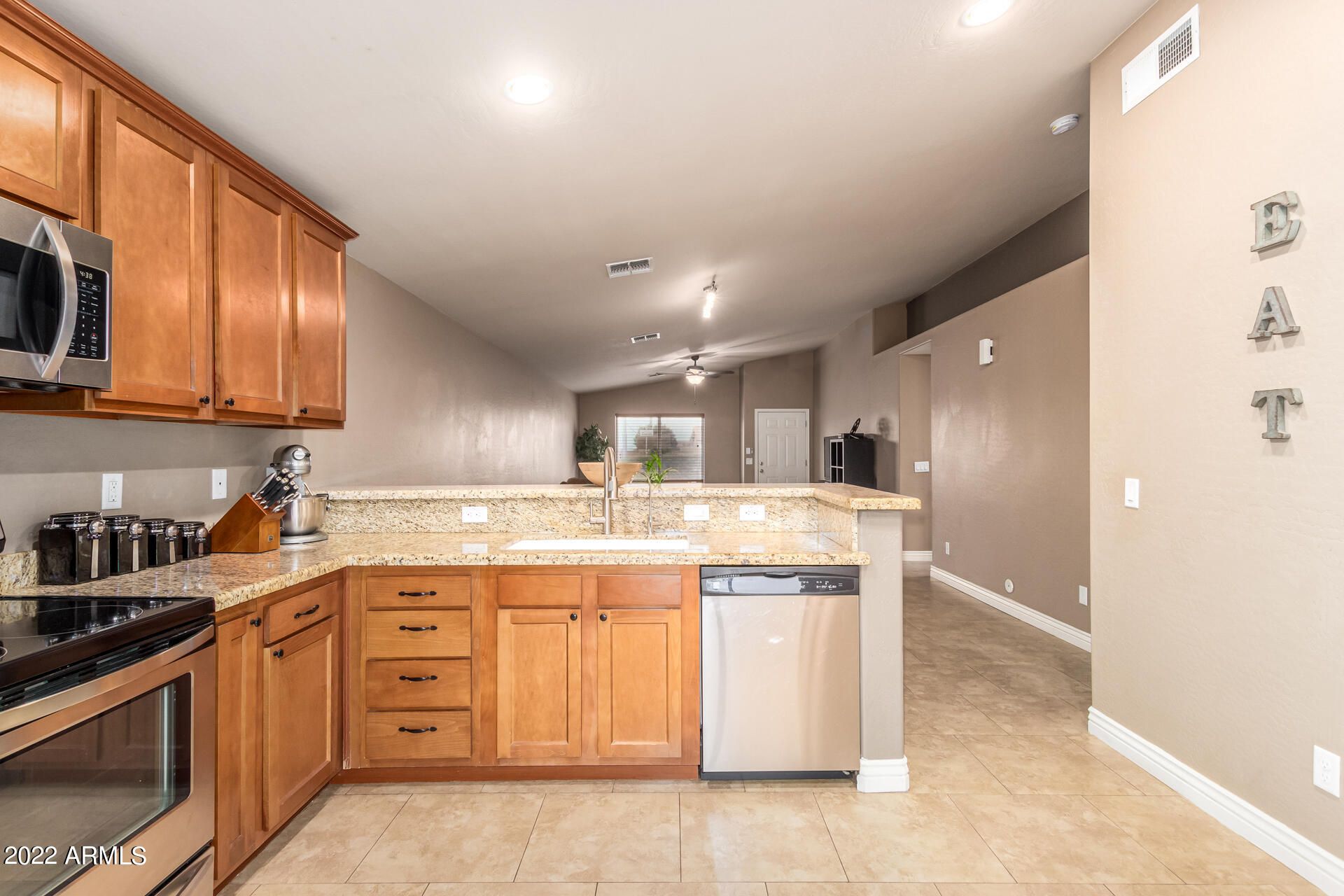 1601 East Darrel Road Phoenix, AZ 85042 - Photo 2 of 32 0014-14 - Darrel