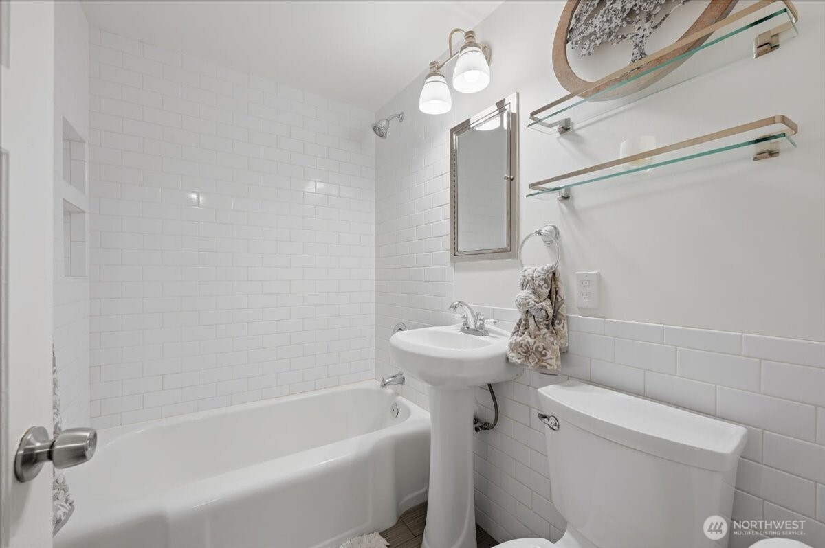 2804 East Howell Street Seattle, WA 98122 - Photo 16 of 25