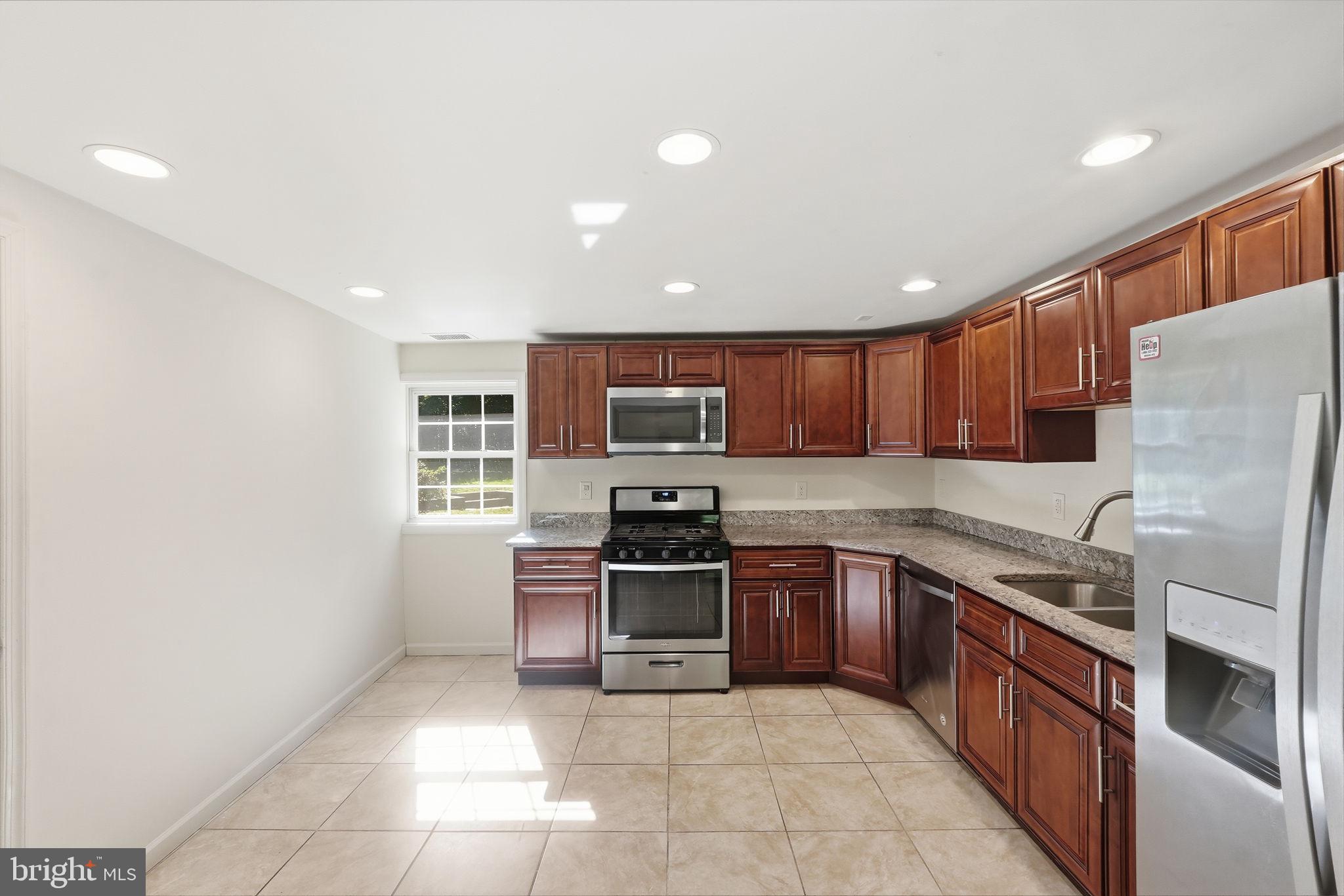 702 Dryden Street Silver Spring, MD 20901 - Photo 10 of 40 Ktichen