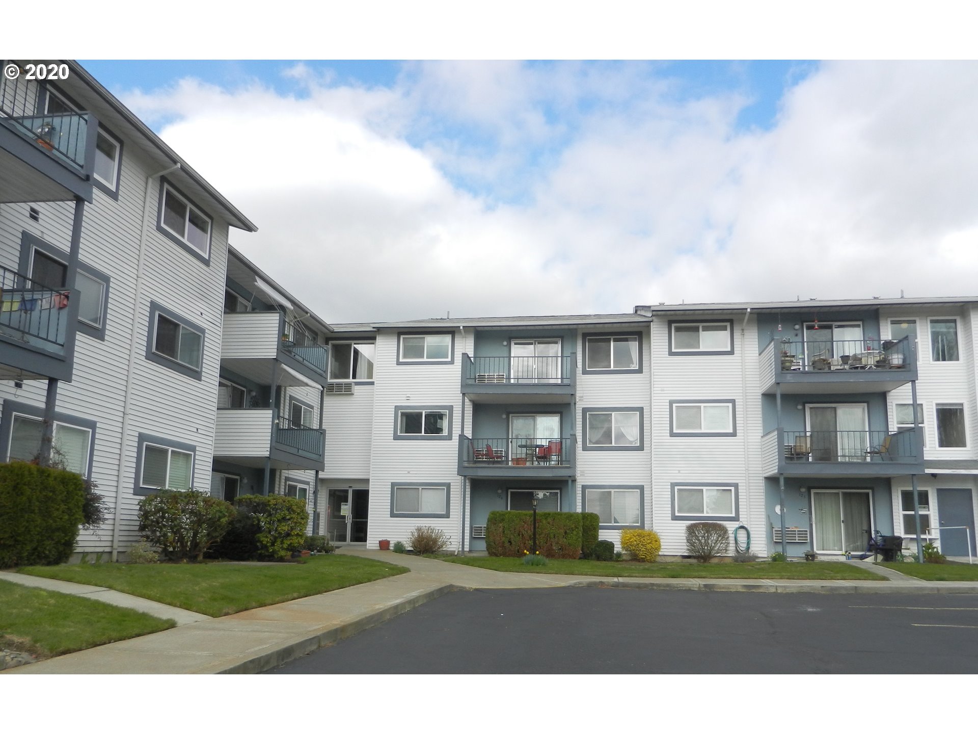 950 Evergreen Road, Unit 326 Woodburn, OR 97071 - Photo 2 of 27