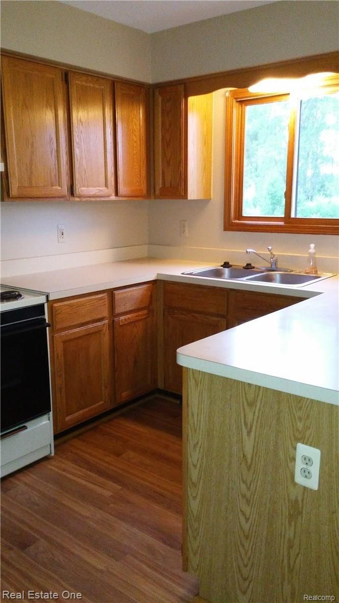 3930 West Maple Road Wixom, MI 48393 - Photo 7 of 23 Upper Kitchen~